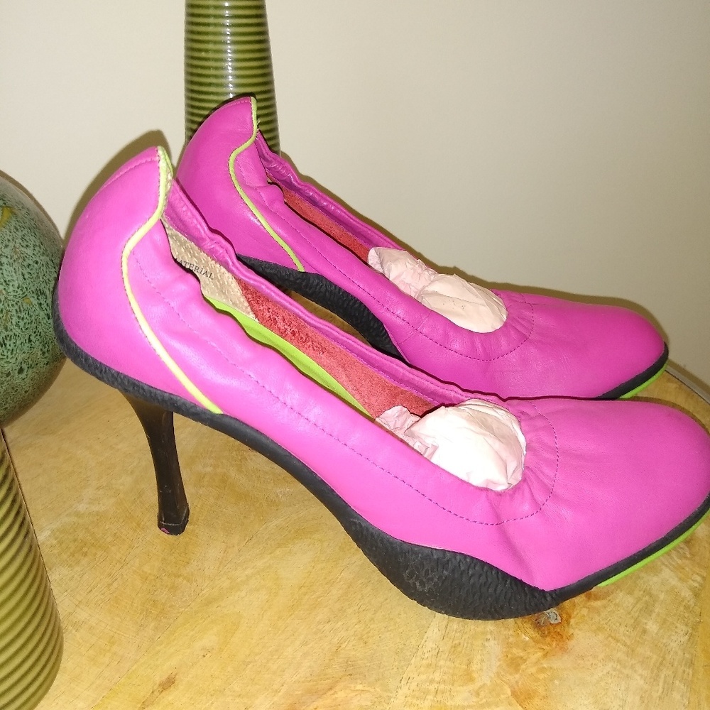 Pumps - Picture 2 of 5